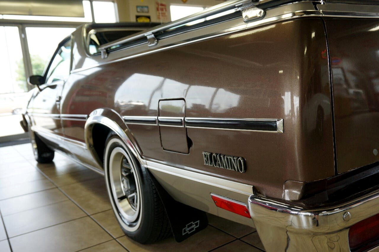 Chevrolet-El-Camino-1984-Classic-Car-16