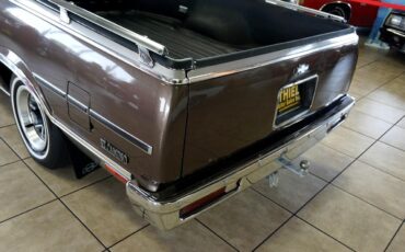 Chevrolet-El-Camino-1984-Classic-Car-19