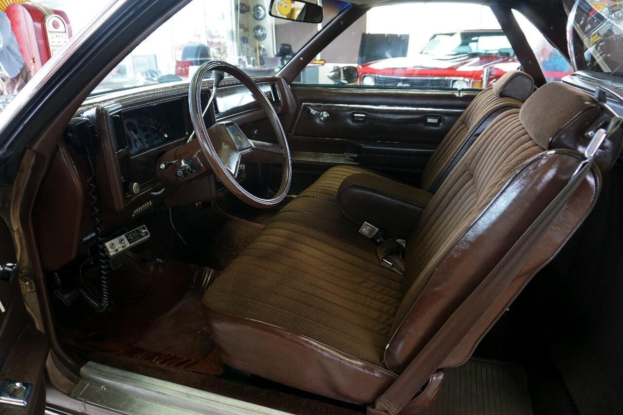 Chevrolet-El-Camino-1984-Classic-Car-21