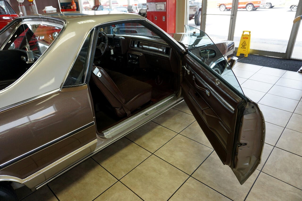 Chevrolet-El-Camino-1984-Classic-Car-22
