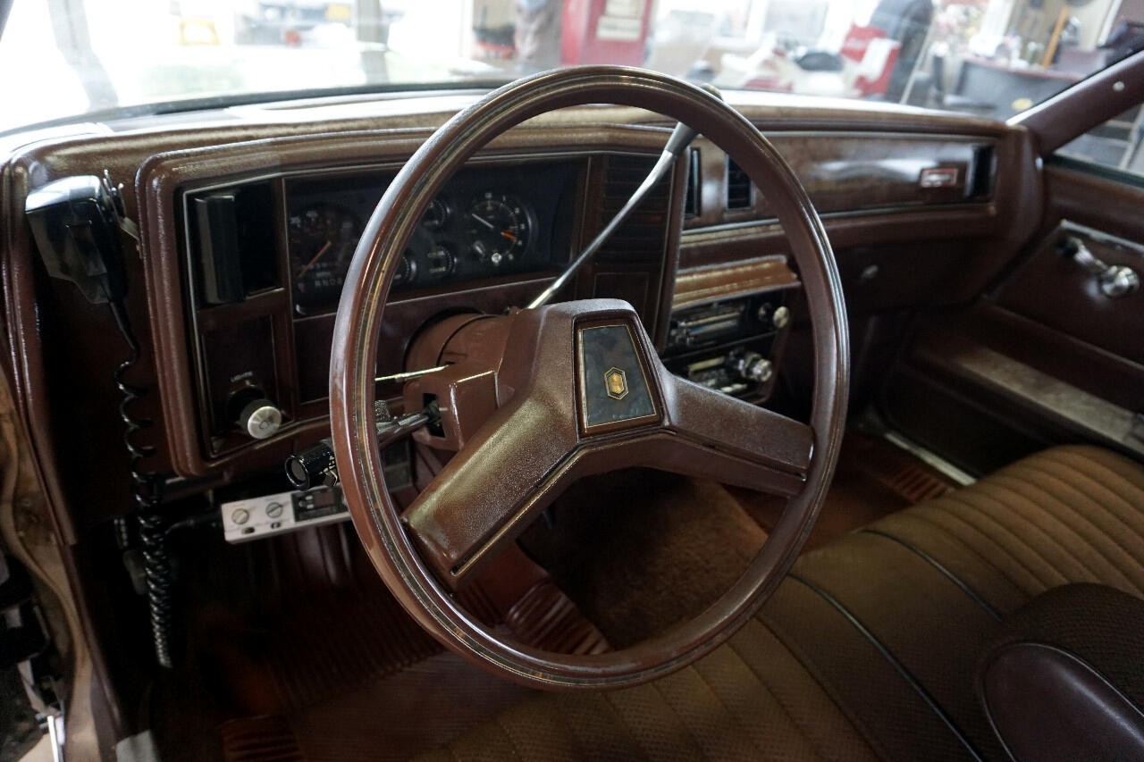 Chevrolet-El-Camino-1984-Classic-Car-24