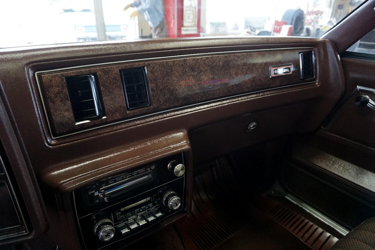Chevrolet-El-Camino-1984-Classic-Car-25