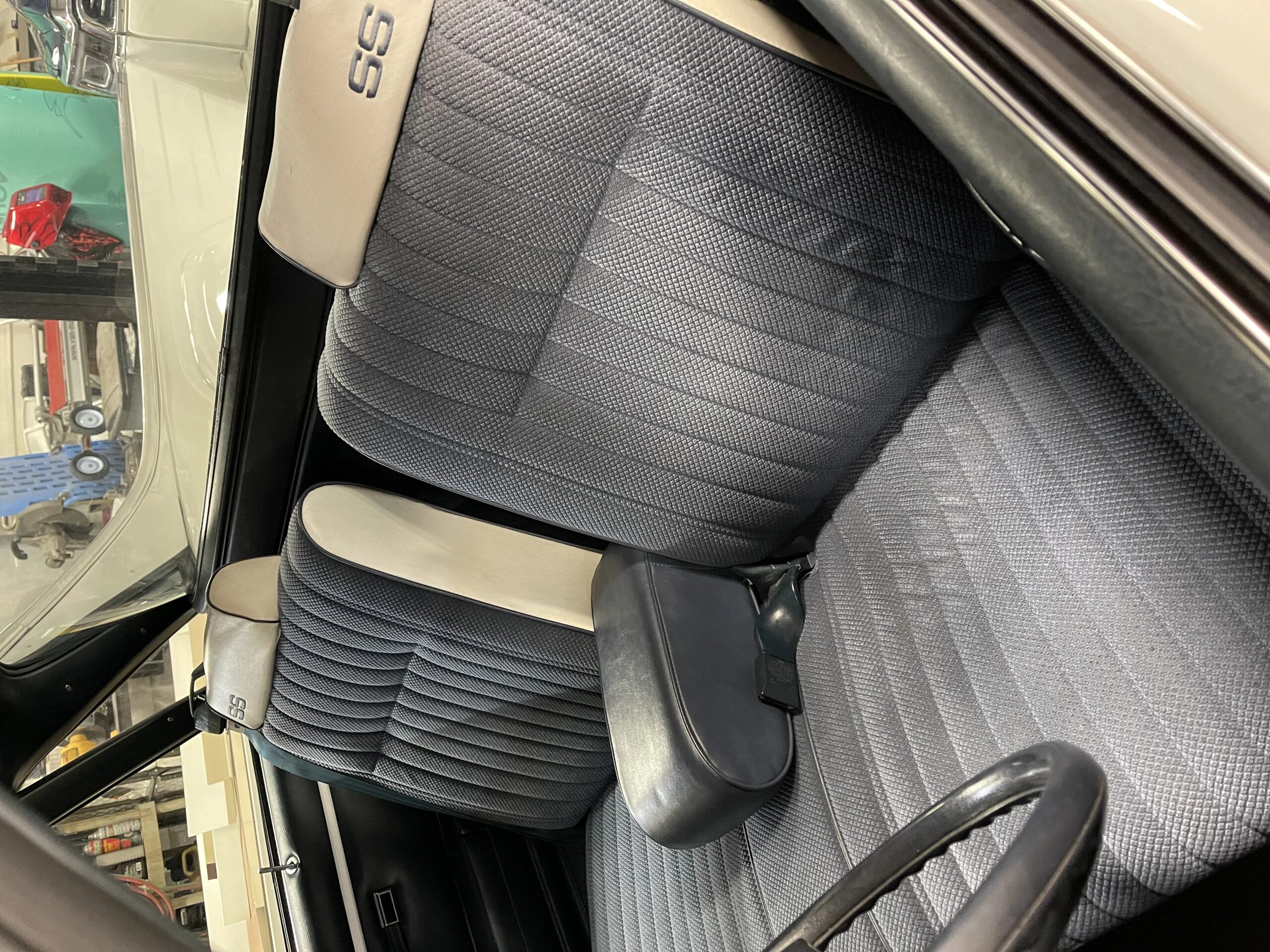 Chevrolet-El-camino-ss-1987-White-Blue-8