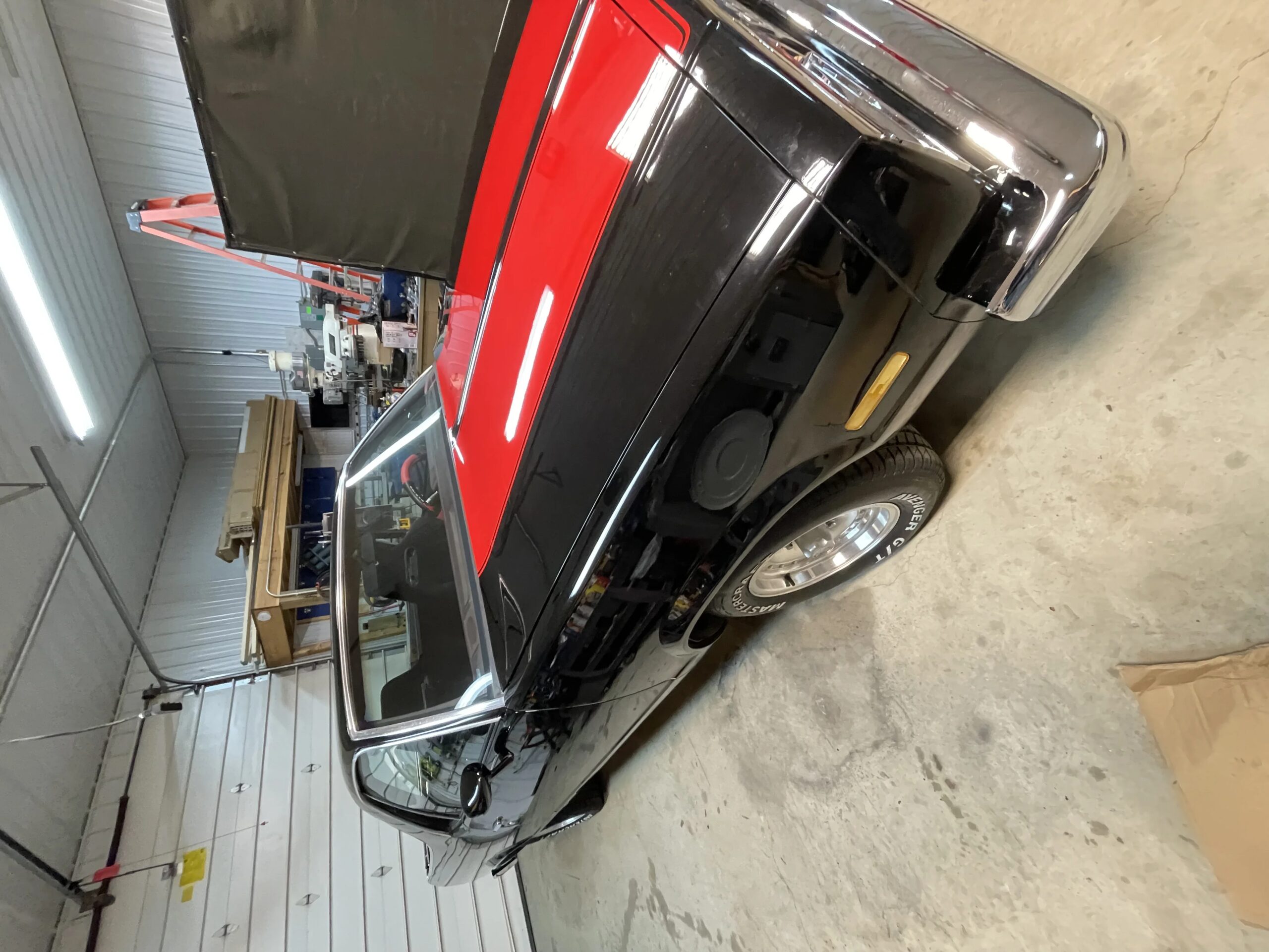 Chevrolet-El-camino-v8-1985-Black-Burgundy-2