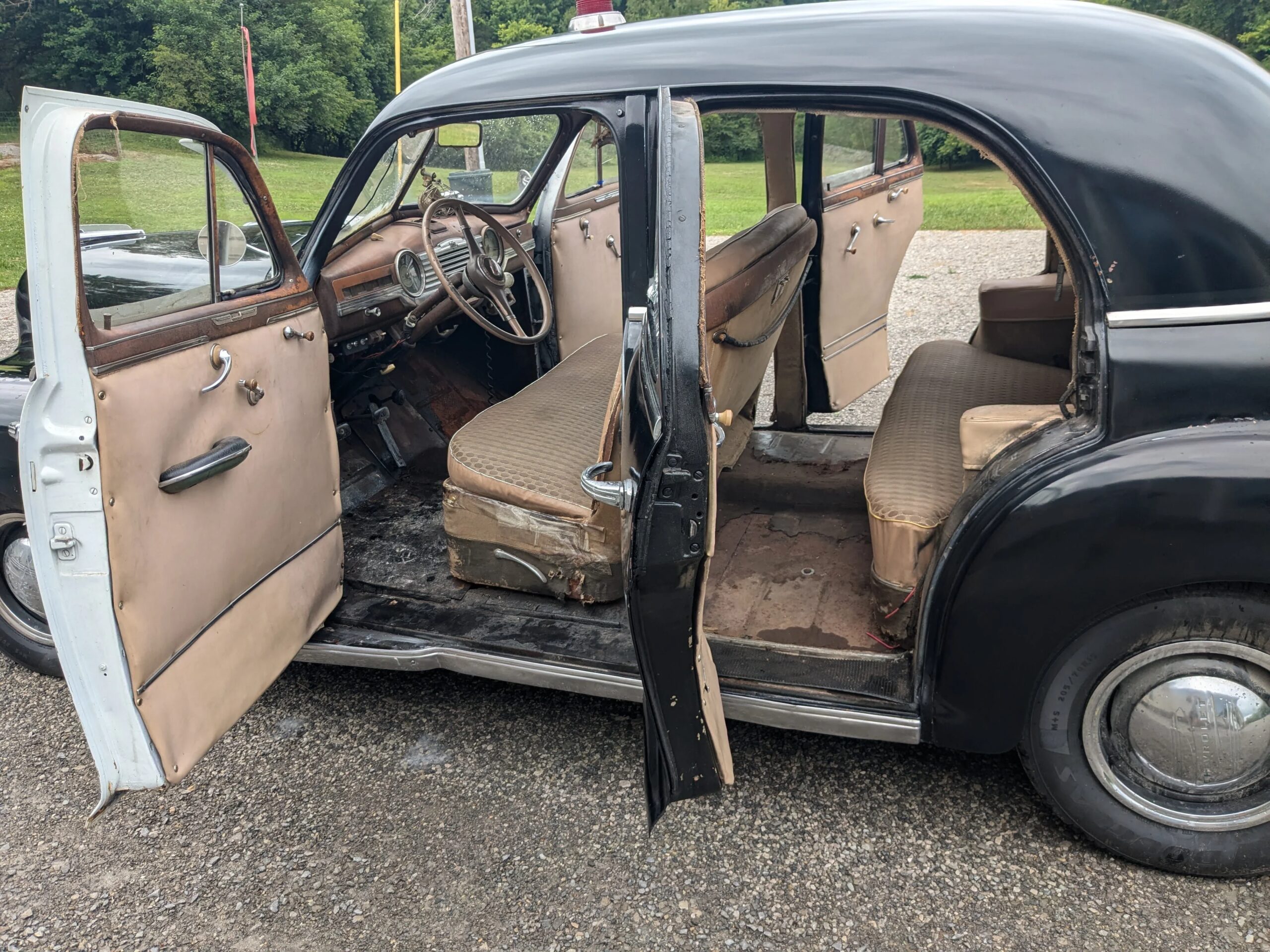 Chevrolet-Fleetline-1948-Black-Brown-9