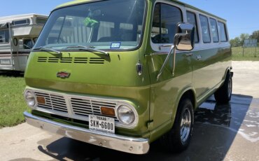 Chevrolet-G10-sportvan-1967-Green-Gray-1