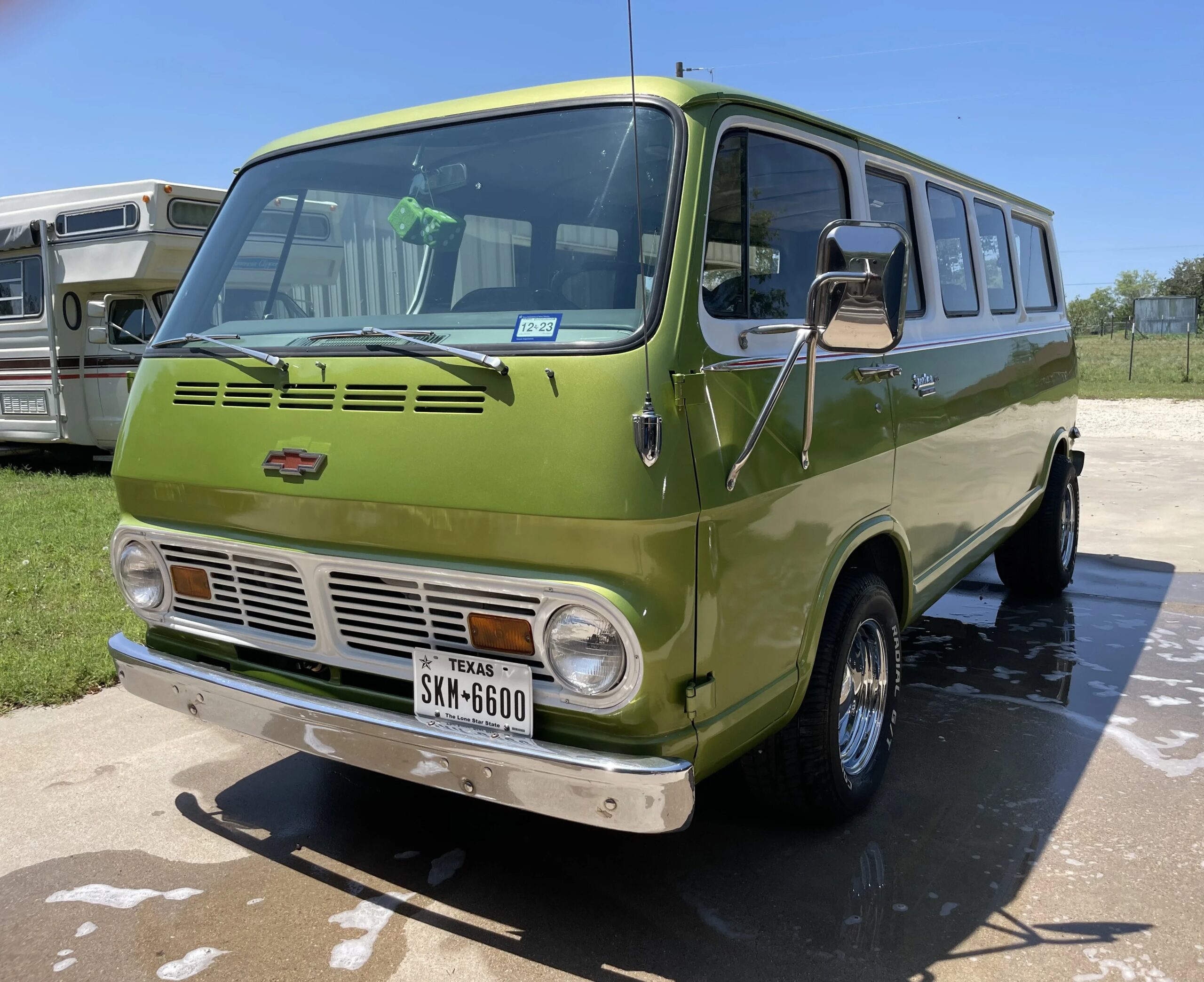 Chevrolet-G10-sportvan-1967-Green-Gray-1