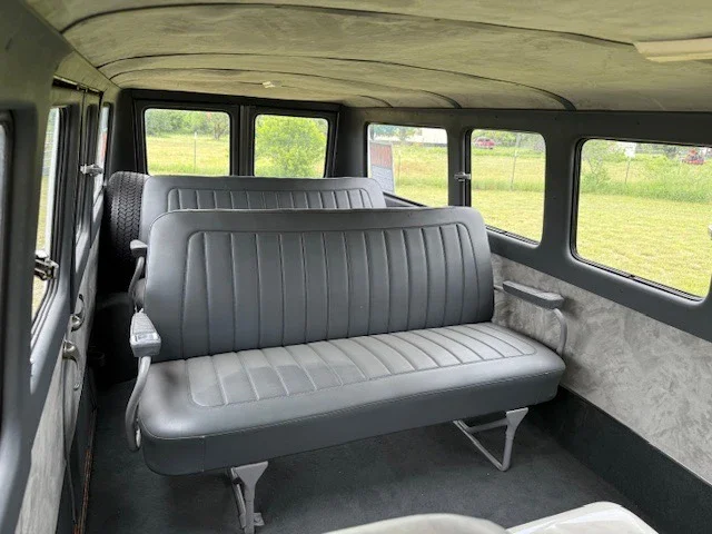 Chevrolet-G10-sportvan-1967-Green-Gray-13