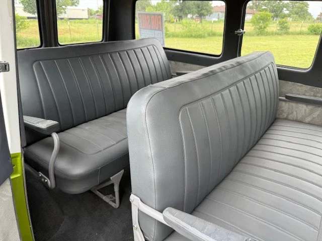 Chevrolet-G10-sportvan-1967-Green-Gray-14
