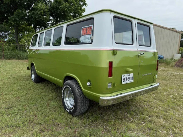 Chevrolet-G10-sportvan-1967-Green-Gray-16