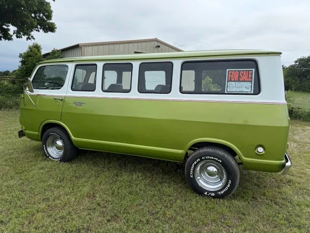 Chevrolet-G10-sportvan-1967-Green-Gray-2