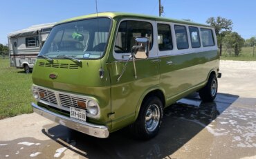 Chevrolet-G10-sportvan-1967-Green-Gray