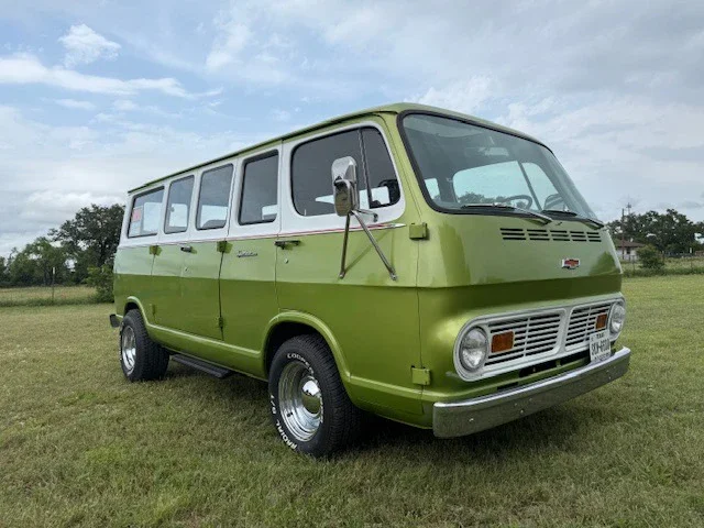 Chevrolet-G10-sportvan-1967-Green-Gray-4