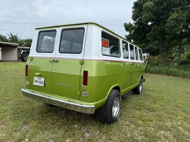 Chevrolet-G10-sportvan-1967-Green-Gray-5