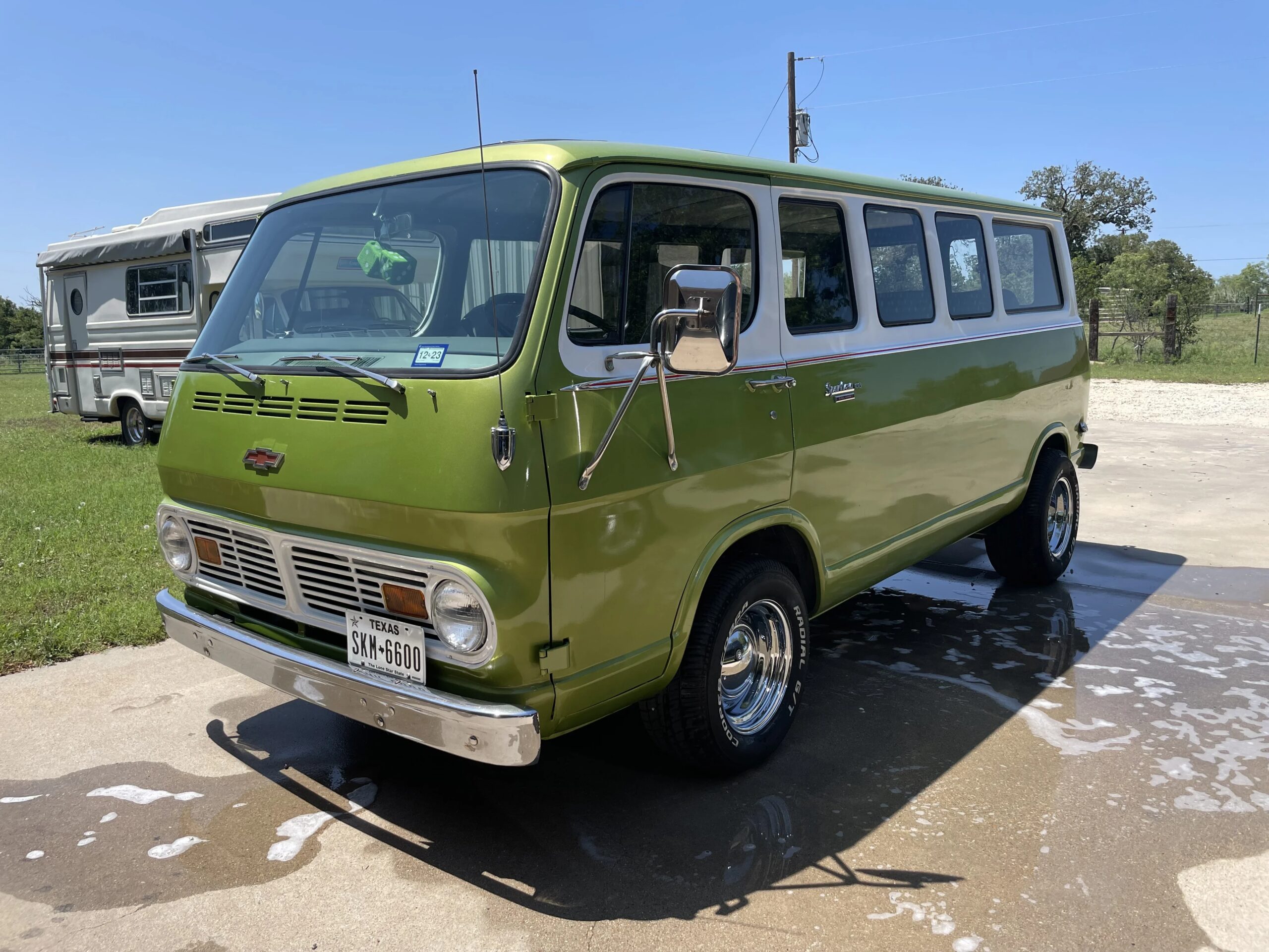 Chevrolet-G10-sportvan-1967-Green-Gray