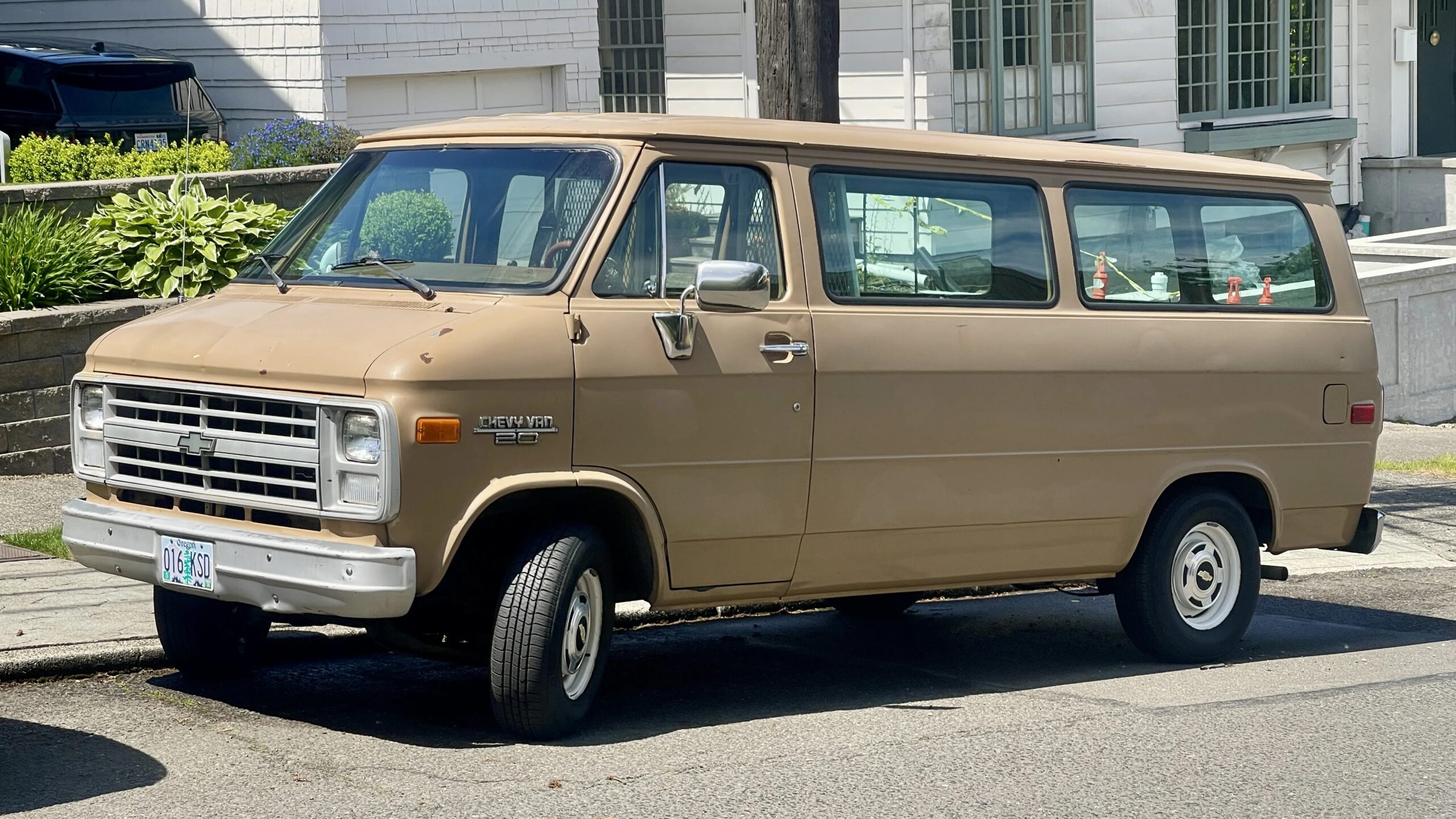 Chevrolet-G20-1989-Tan-Brown-1
