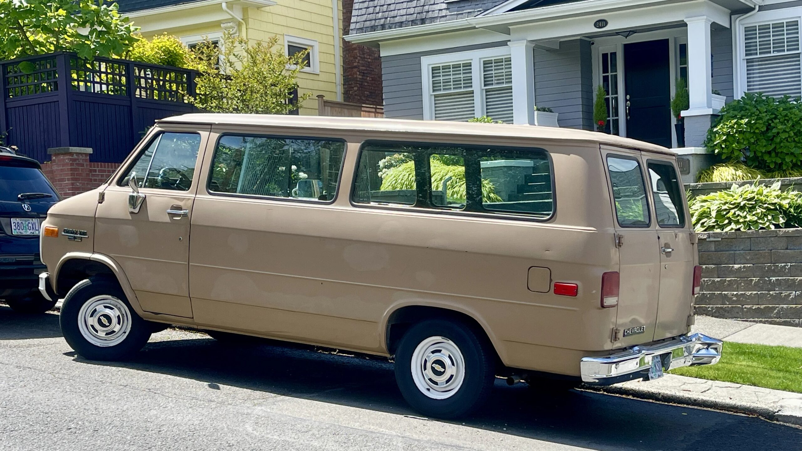 Chevrolet-G20-1989-Tan-Brown-3
