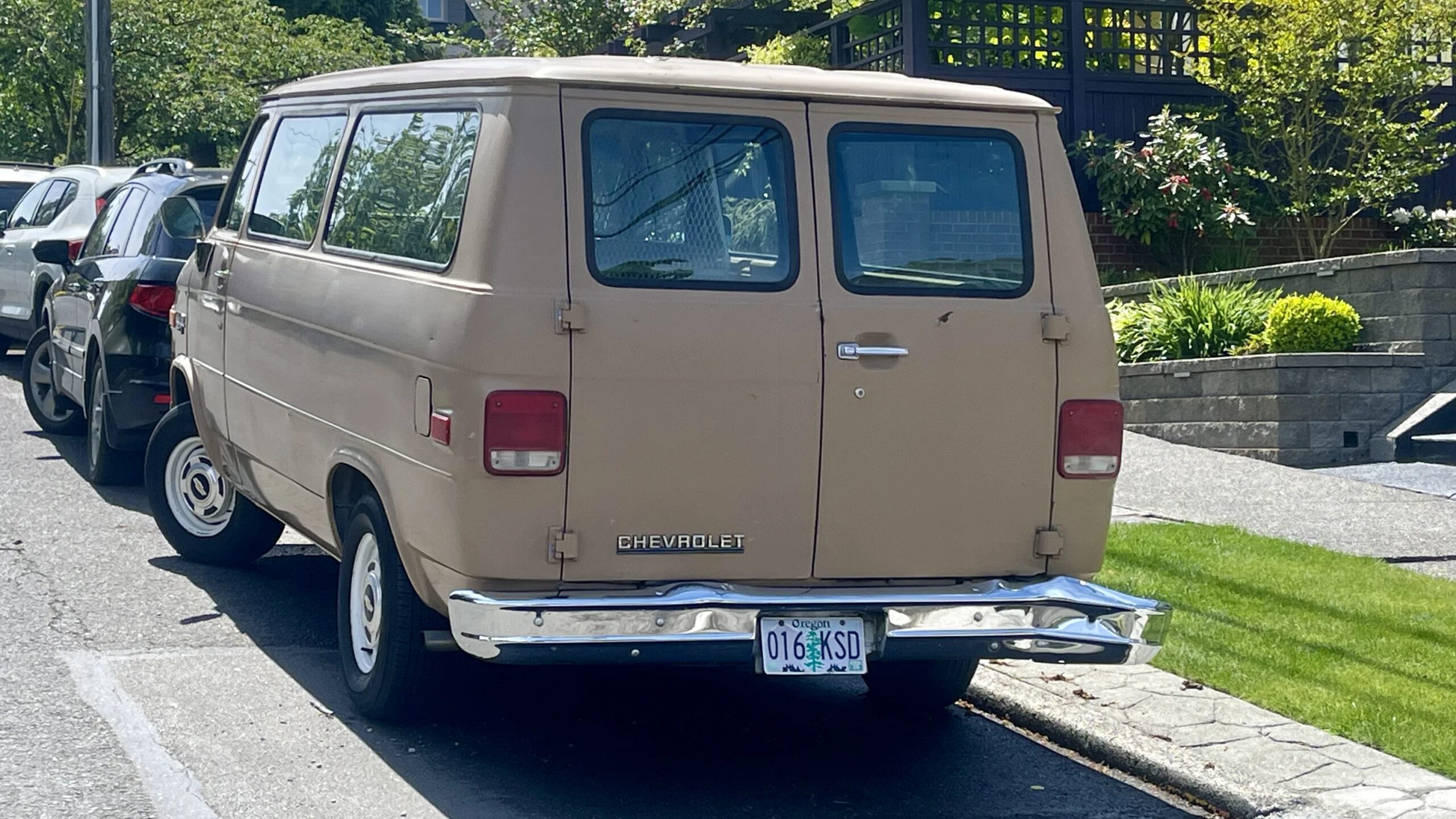 Chevrolet-G20-1989-Tan-Brown-4