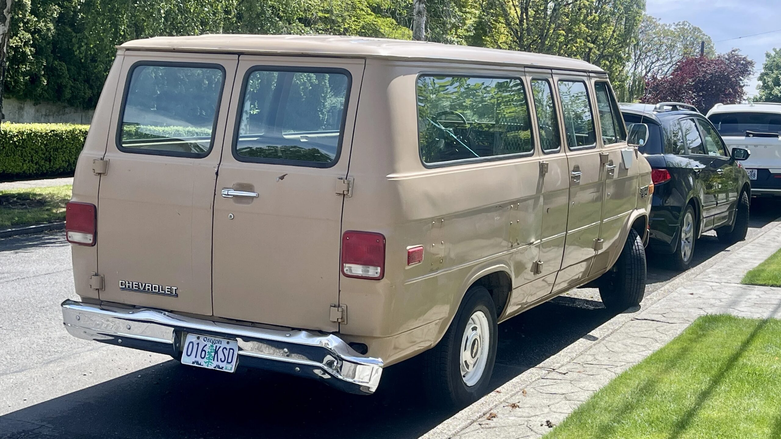 Chevrolet-G20-1989-Tan-Brown-9