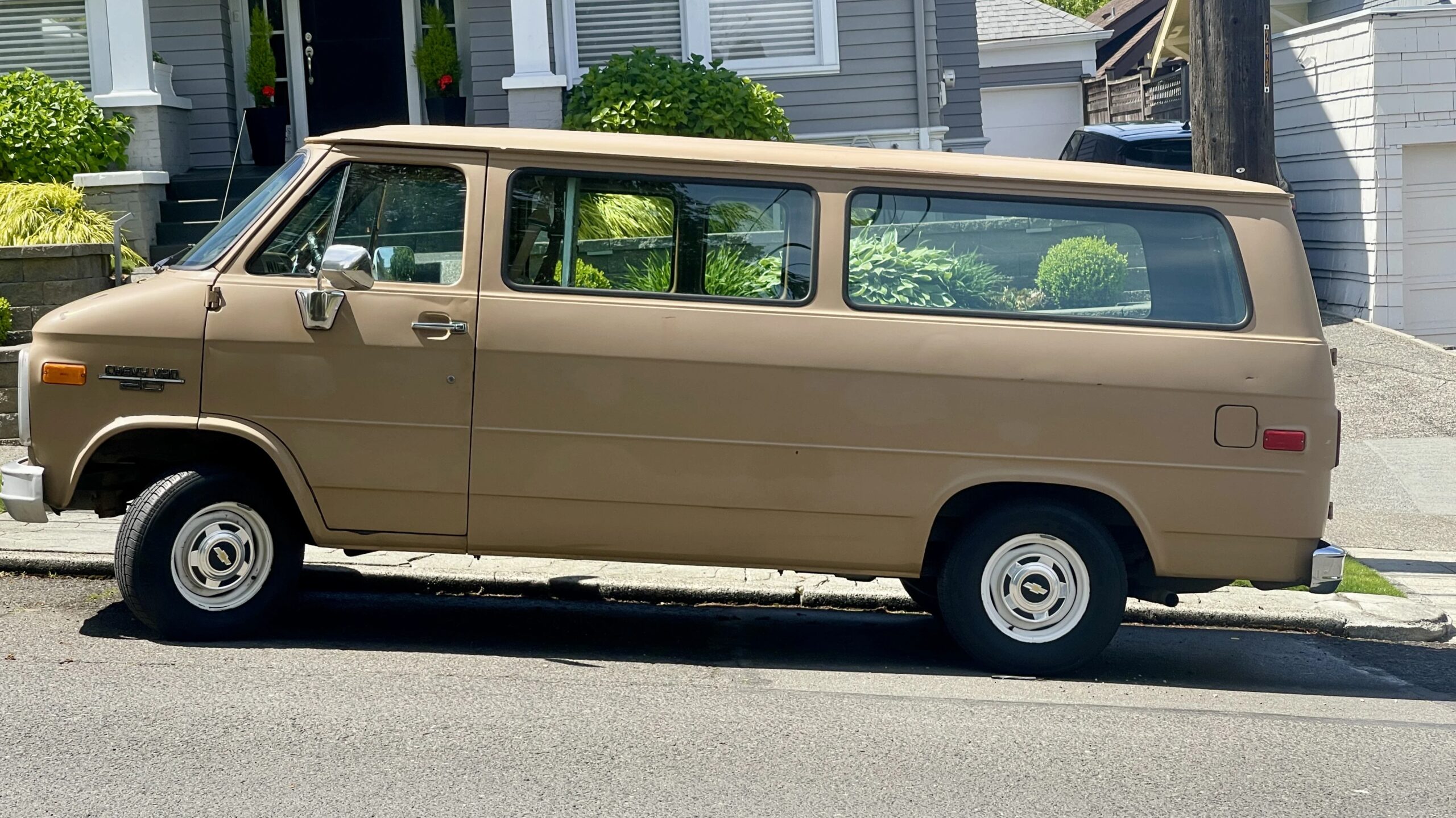 Chevrolet-G20-1989-Tan-Brown