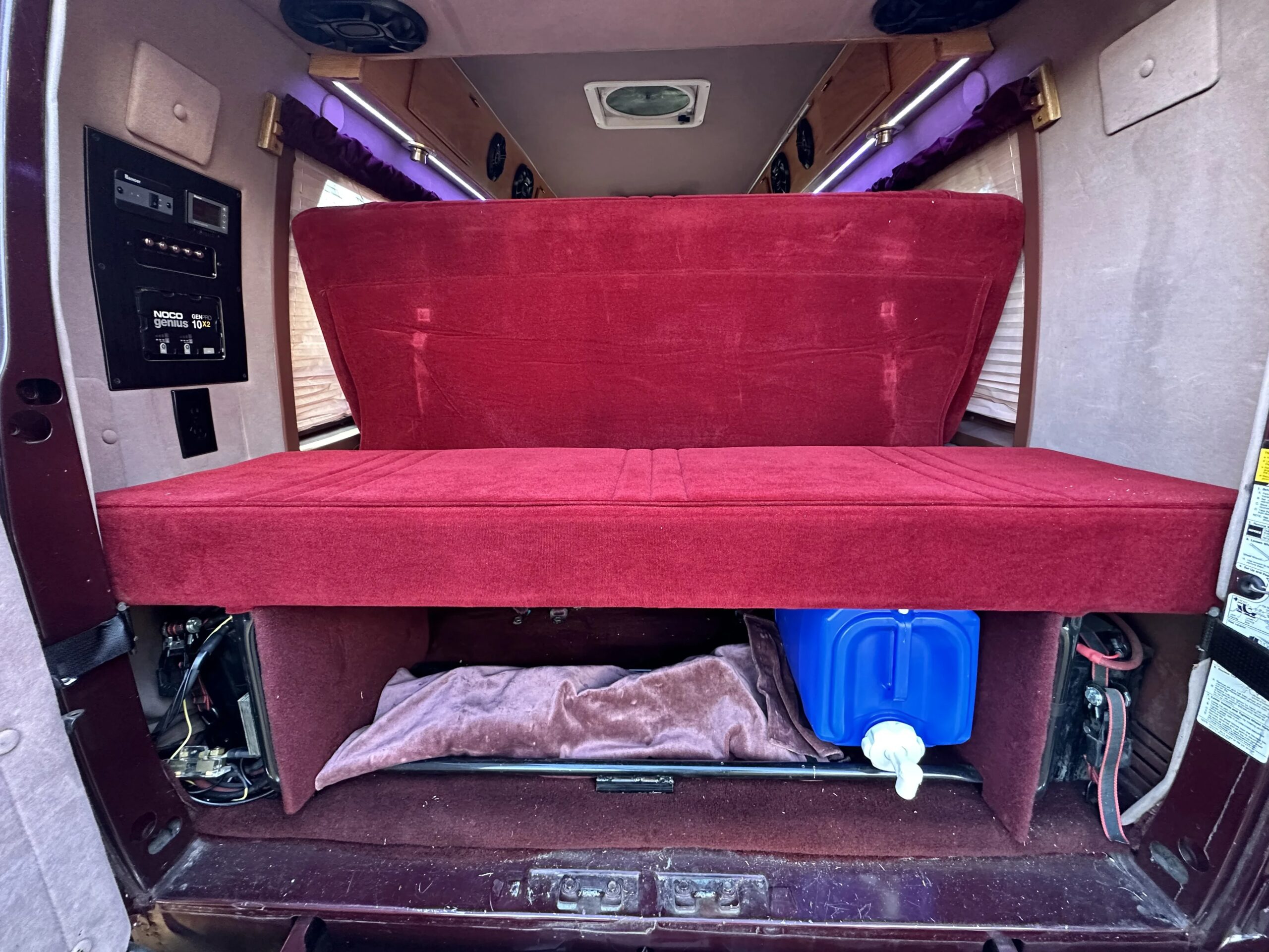 Chevrolet-G20-1993-Burgundy-Burgundy-2