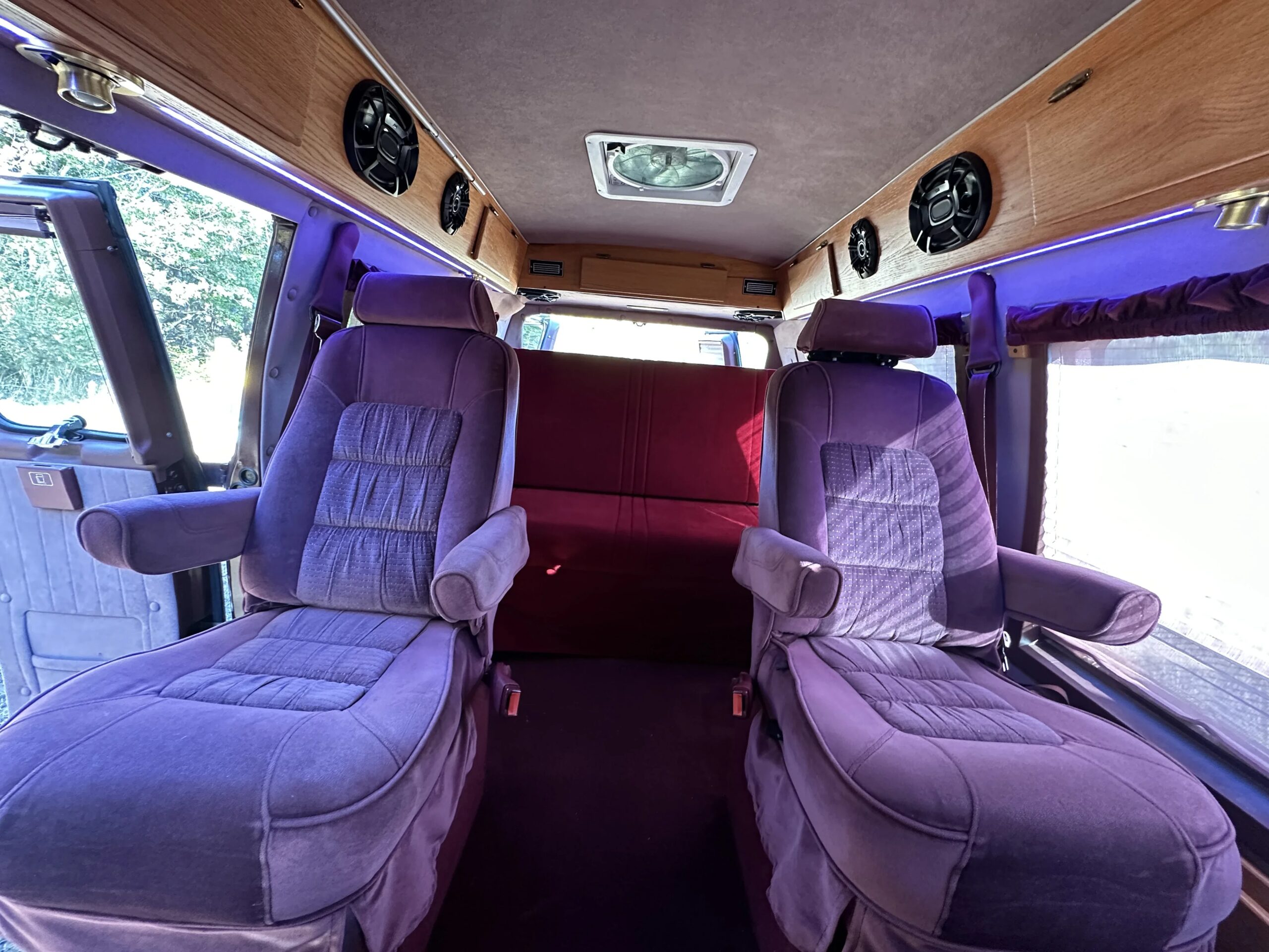 Chevrolet-G20-1993-Burgundy-Burgundy-3