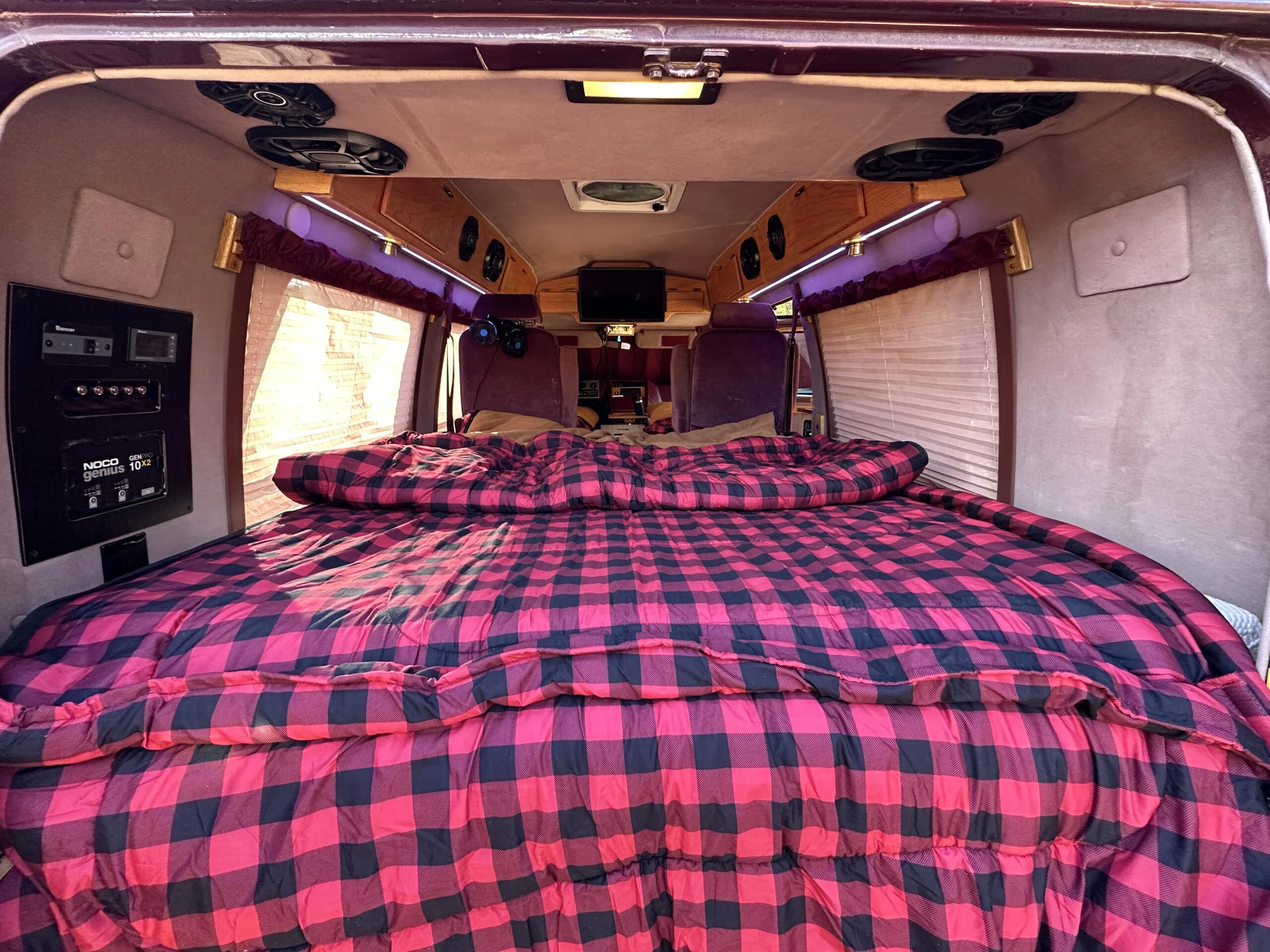 Chevrolet-G20-1993-Burgundy-Burgundy-4