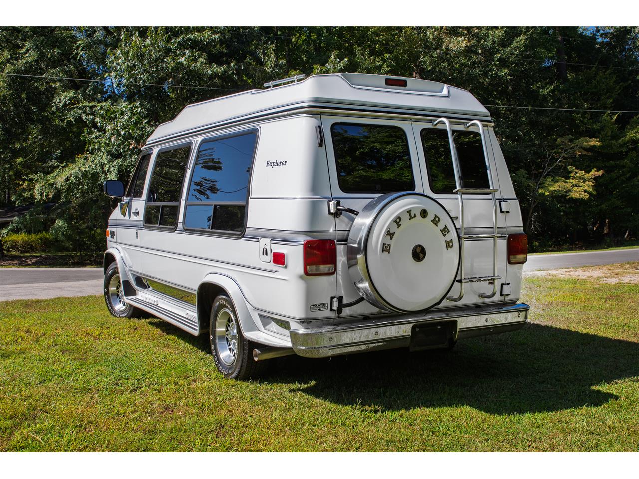 Chevrolet-G20-van-quotmystery-machinequot-tribute-1995-White-BlackBlueBrown-12