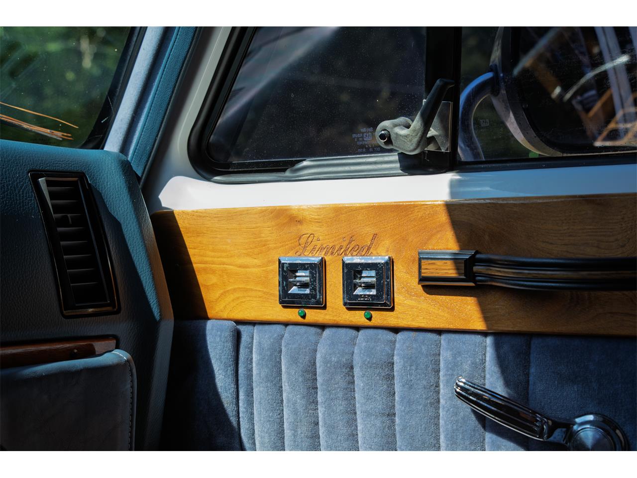 Chevrolet-G20-van-quotmystery-machinequot-tribute-1995-White-BlackBlueBrown-14