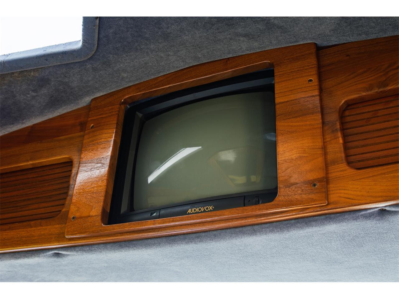 Chevrolet-G20-van-quotmystery-machinequot-tribute-1995-White-BlackBlueBrown-22