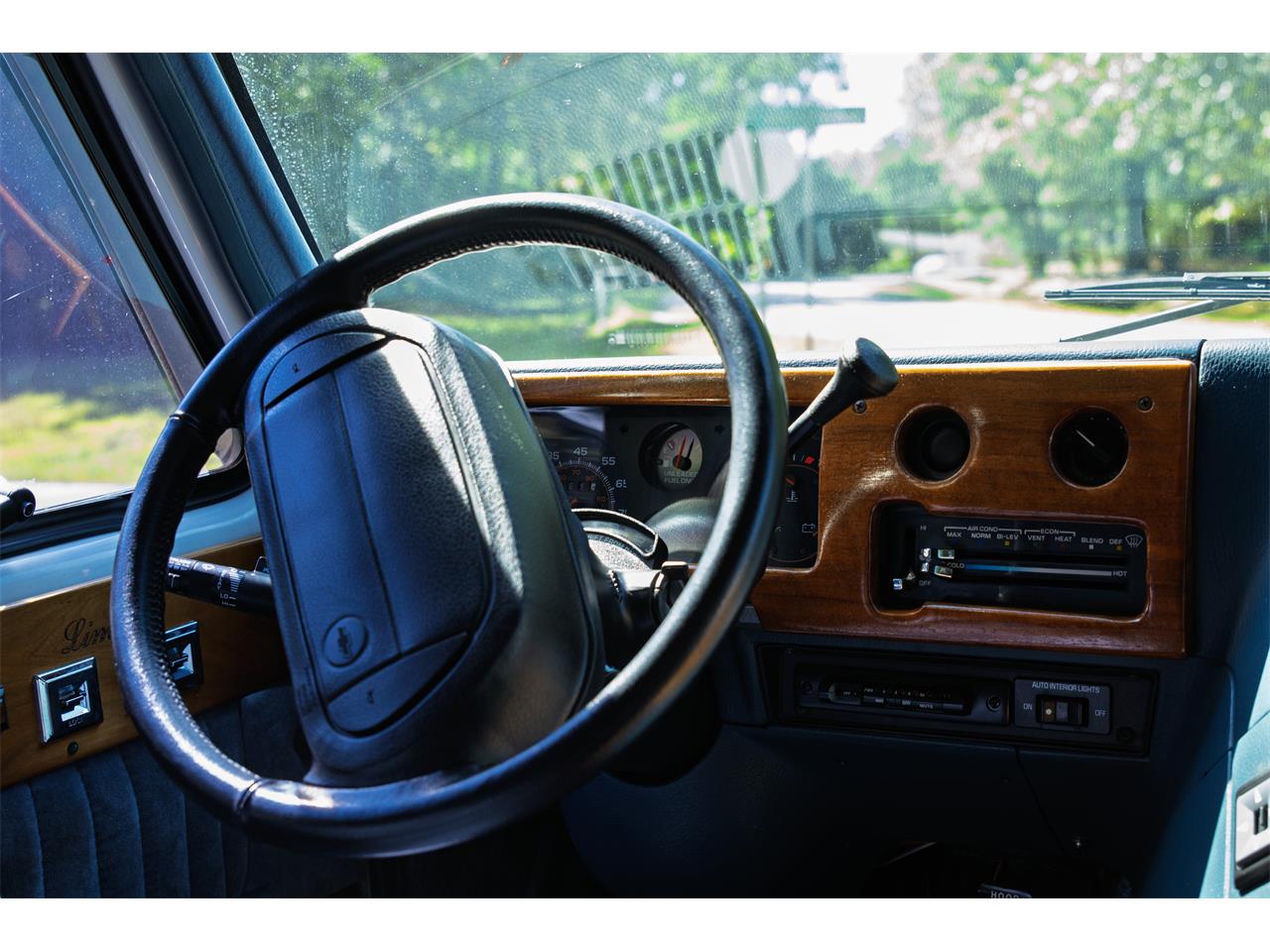 Chevrolet-G20-van-quotmystery-machinequot-tribute-1995-White-BlackBlueBrown-25