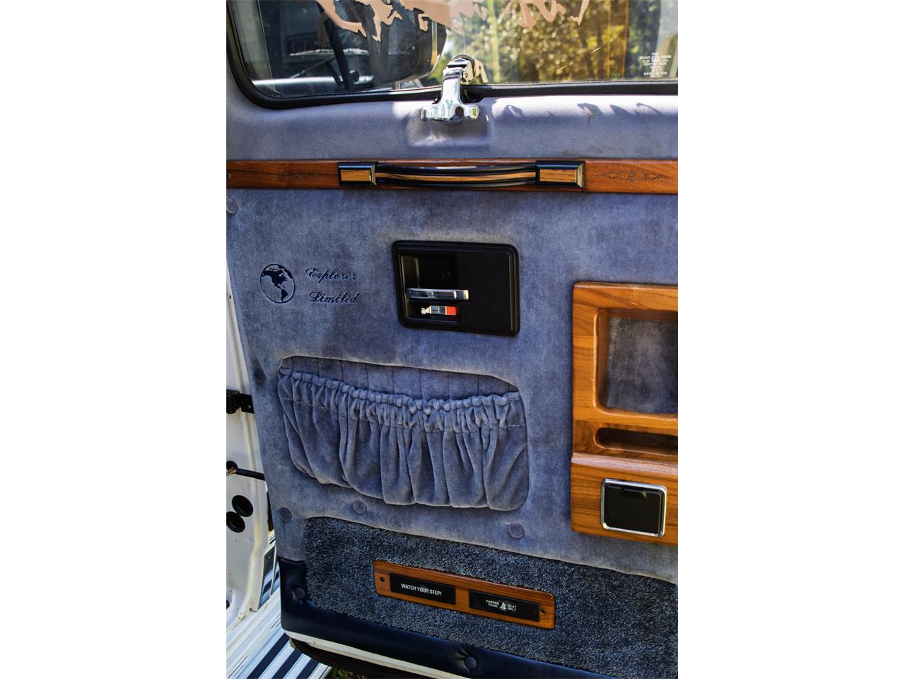 Chevrolet-G20-van-quotmystery-machinequot-tribute-1995-White-BlackBlueBrown-26