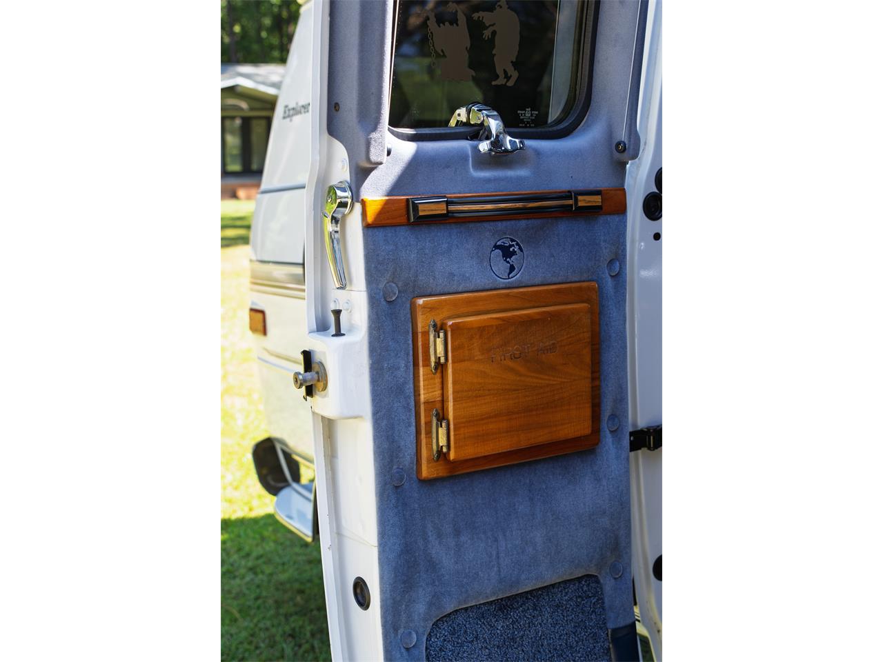 Chevrolet-G20-van-quotmystery-machinequot-tribute-1995-White-BlackBlueBrown-27