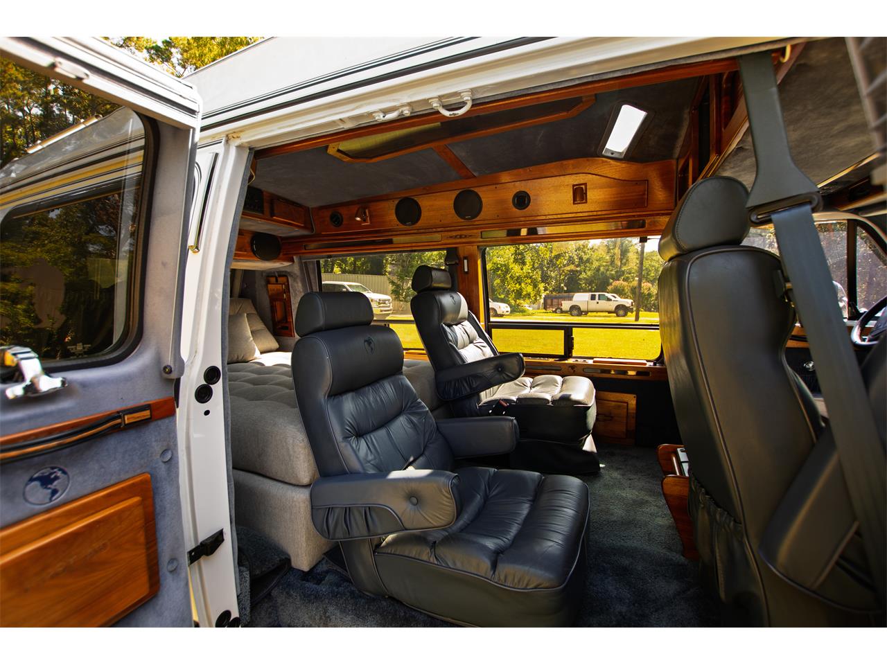 Chevrolet-G20-van-quotmystery-machinequot-tribute-1995-White-BlackBlueBrown-28