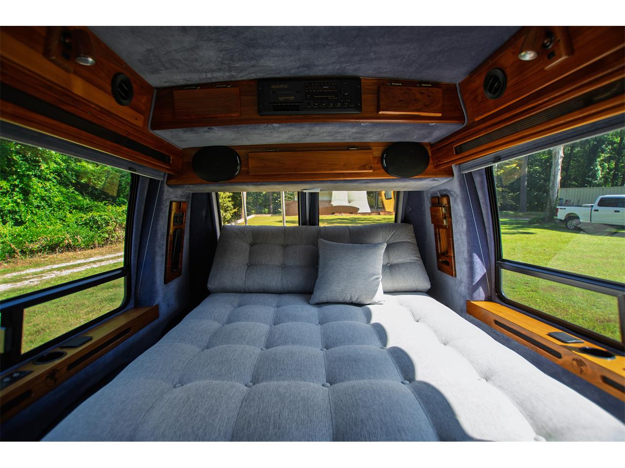Chevrolet-G20-van-quotmystery-machinequot-tribute-1995-White-BlackBlueBrown-29