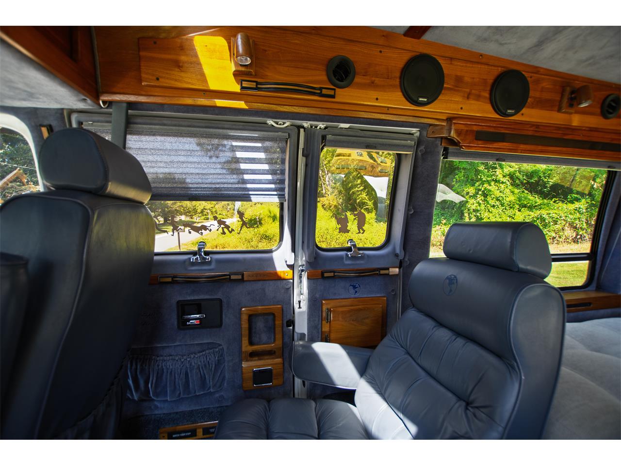 Chevrolet-G20-van-quotmystery-machinequot-tribute-1995-White-BlackBlueBrown-32
