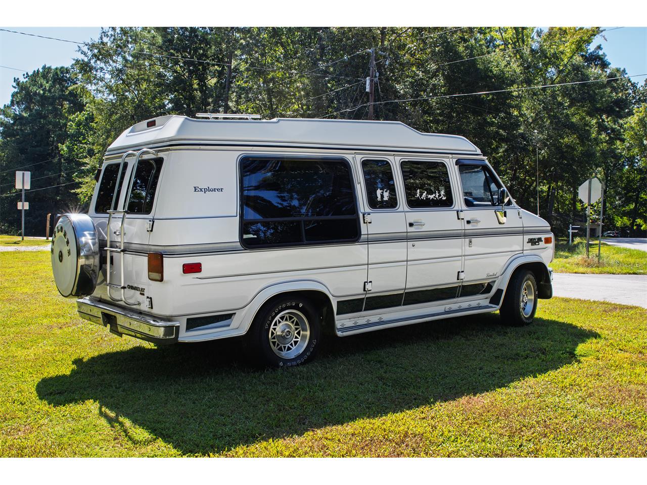 Chevrolet-G20-van-quotmystery-machinequot-tribute-1995-White-BlackBlueBrown-5
