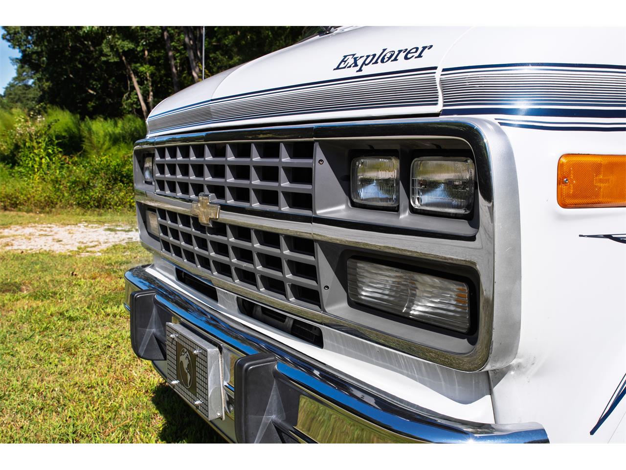 Chevrolet-G20-van-quotmystery-machinequot-tribute-1995-White-BlackBlueBrown-8