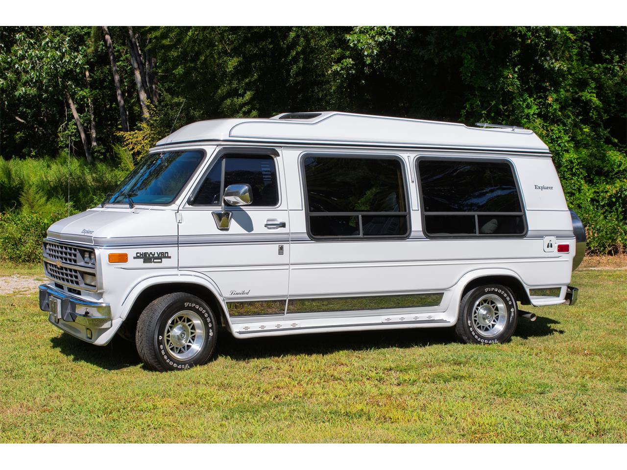 Chevrolet-G20-van-quotmystery-machinequot-tribute-1995-White-BlackBlueBrown