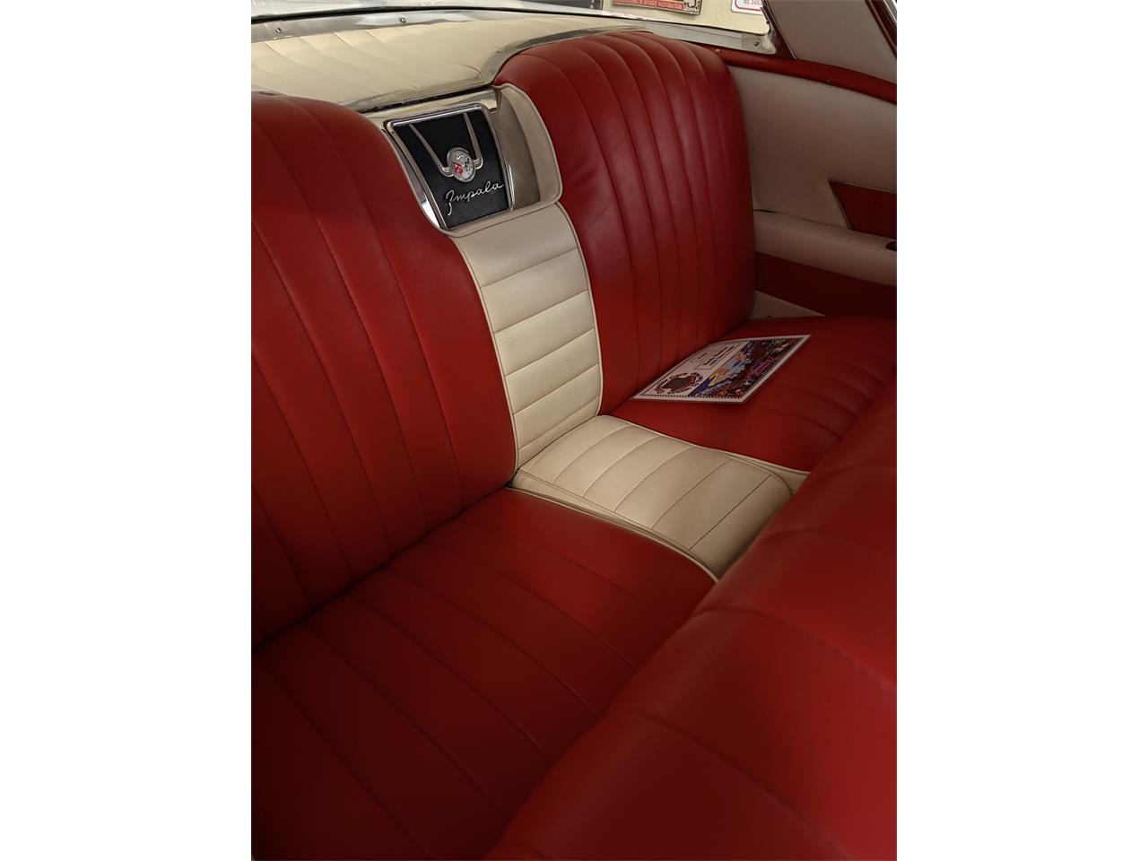 Chevrolet-Impala-1958-White-Redwhite-12