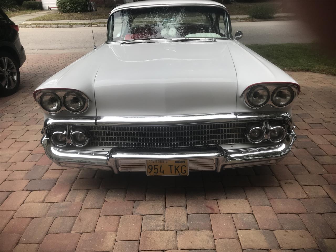 Chevrolet-Impala-1958-White-Redwhite-3