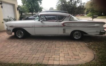 Chevrolet-Impala-1958-White-Redwhite