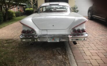 Chevrolet-Impala-1958-White-Redwhite-4
