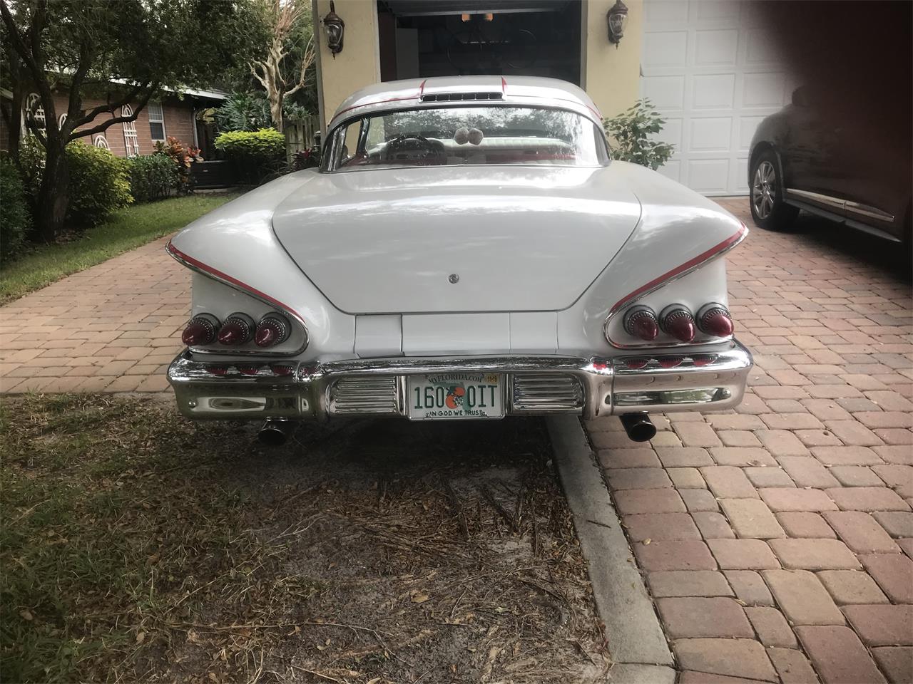 Chevrolet-Impala-1958-White-Redwhite-4