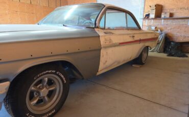Chevrolet-Impala-1961-Coupe-3