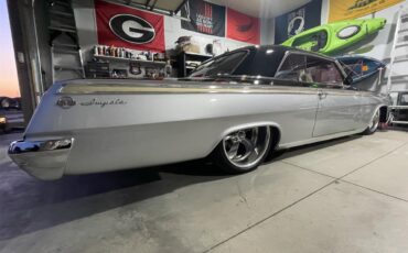 Chevrolet-Impala-1962-Black-and-Silver-Red-10