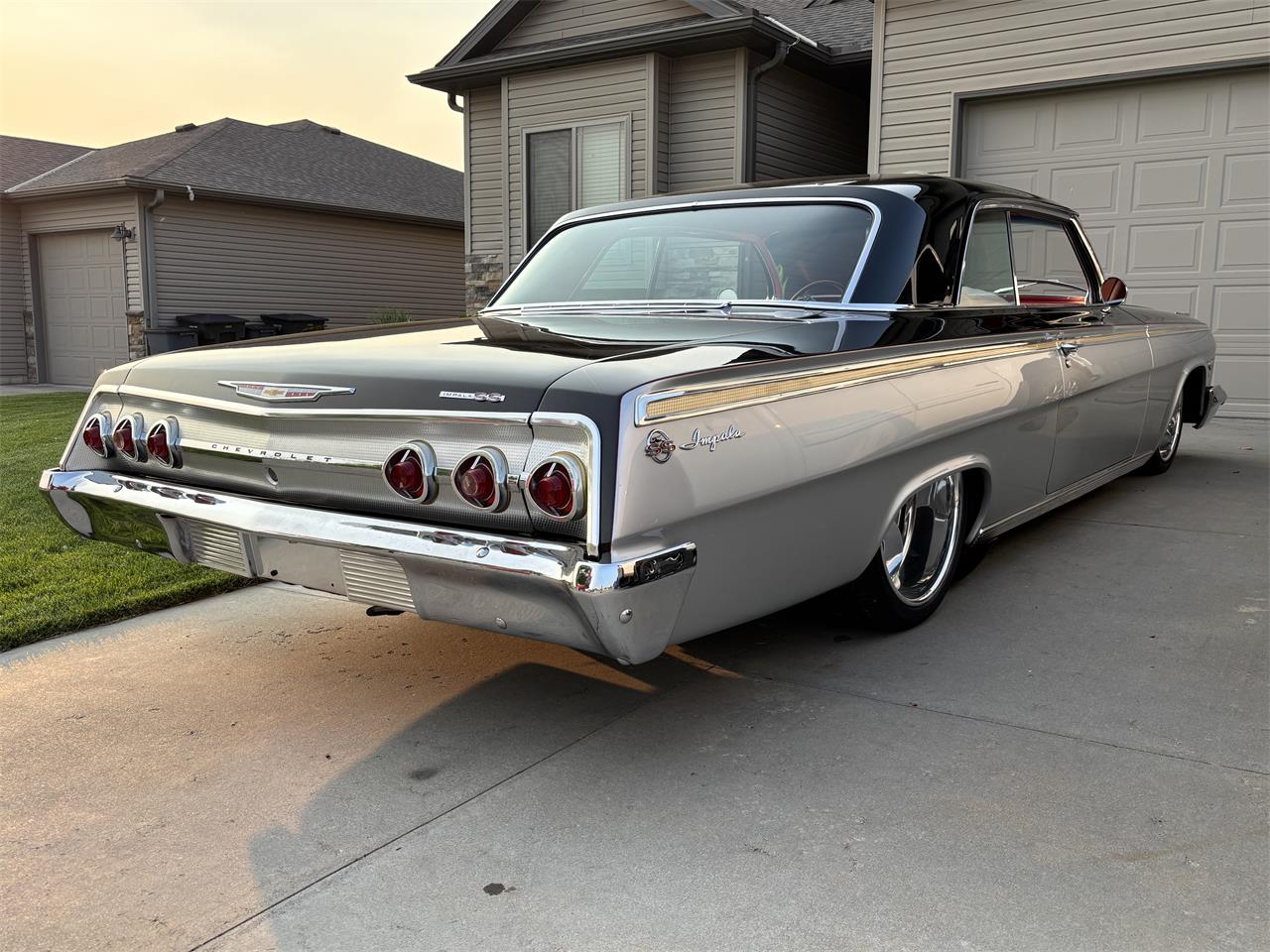 Chevrolet-Impala-1962-Black-and-Silver-Red-19