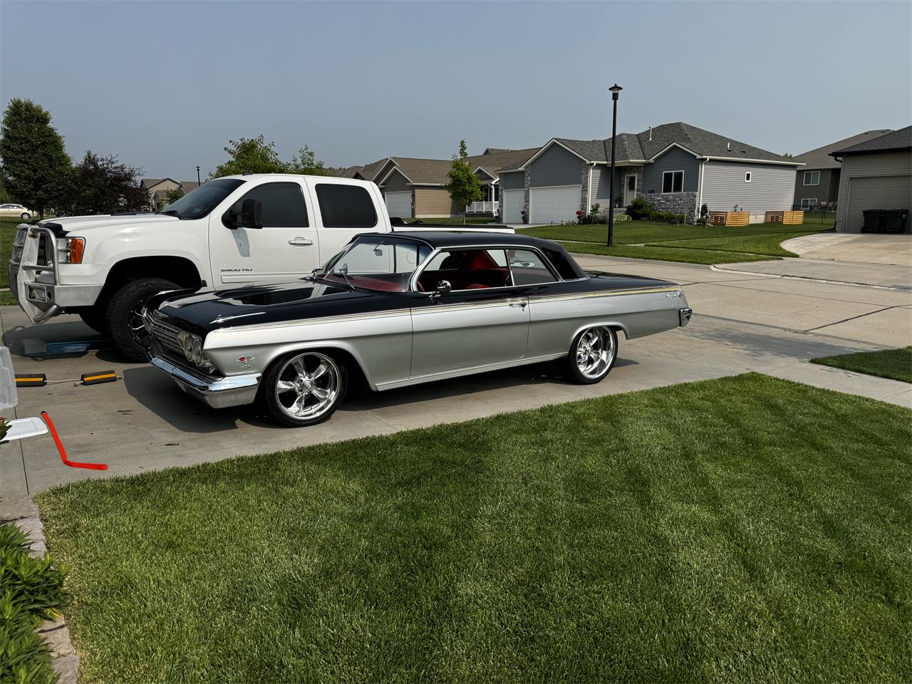 Chevrolet-Impala-1962-Black-and-Silver-Red-7
