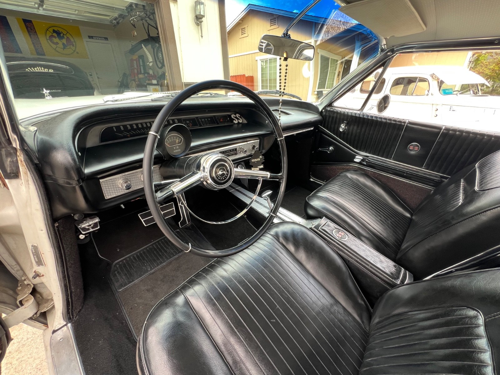 Chevrolet-Impala-1964-Sedan-11
