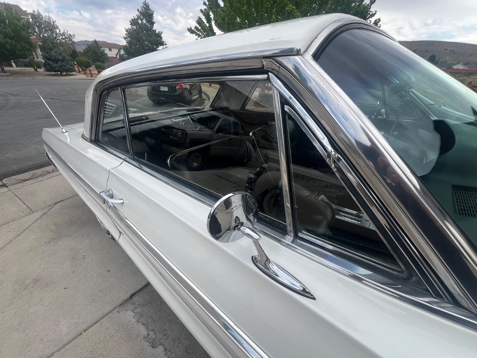 Chevrolet-Impala-1964-Sedan-24